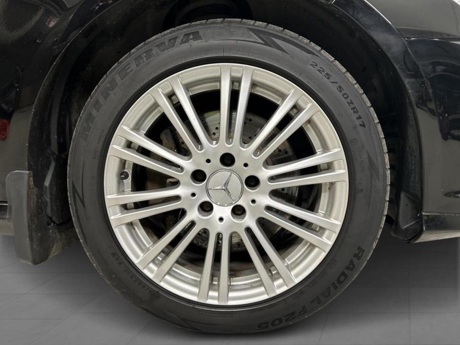 MERCEDES-BENZ E 2011