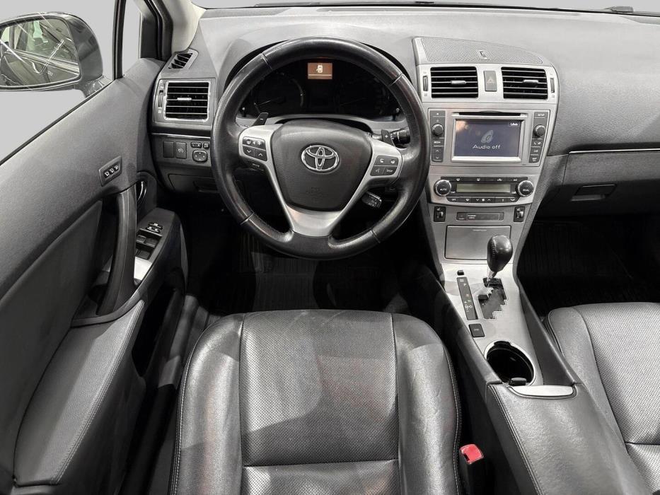 TOYOTA Avensis 2014