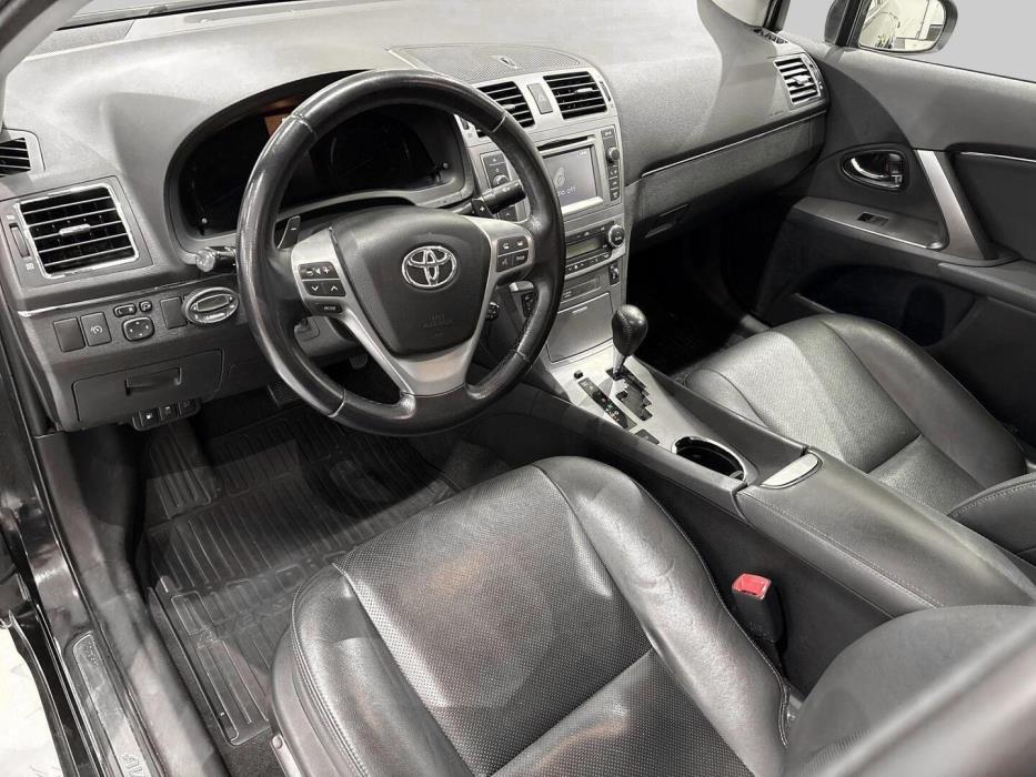 TOYOTA Avensis 2014