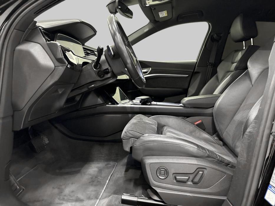 AUDI e-tron 2022