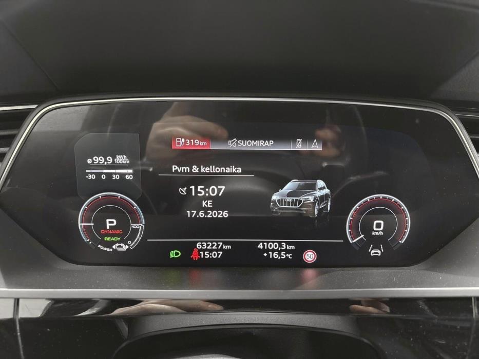 AUDI e-tron 2022