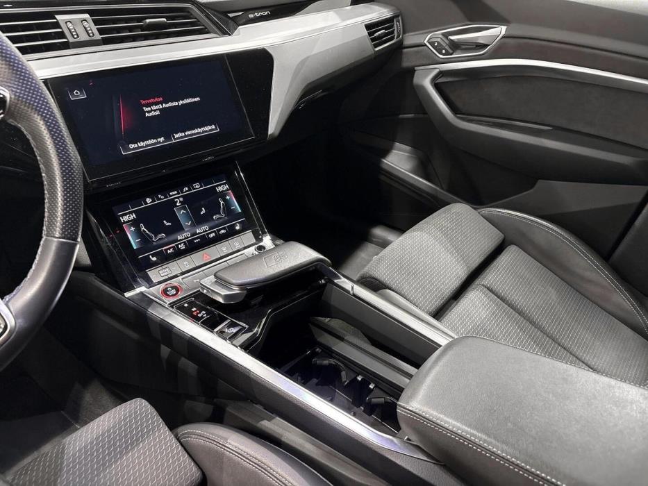AUDI e-tron 2022