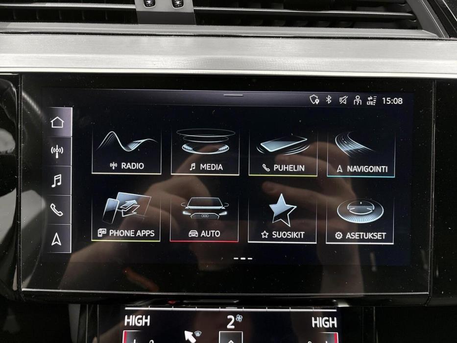AUDI e-tron 2022