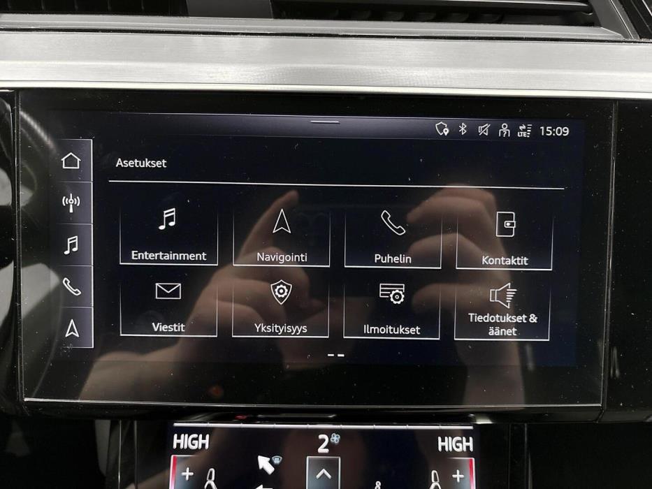AUDI e-tron 2022