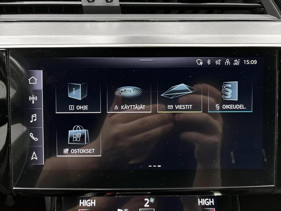 AUDI e-tron 2022