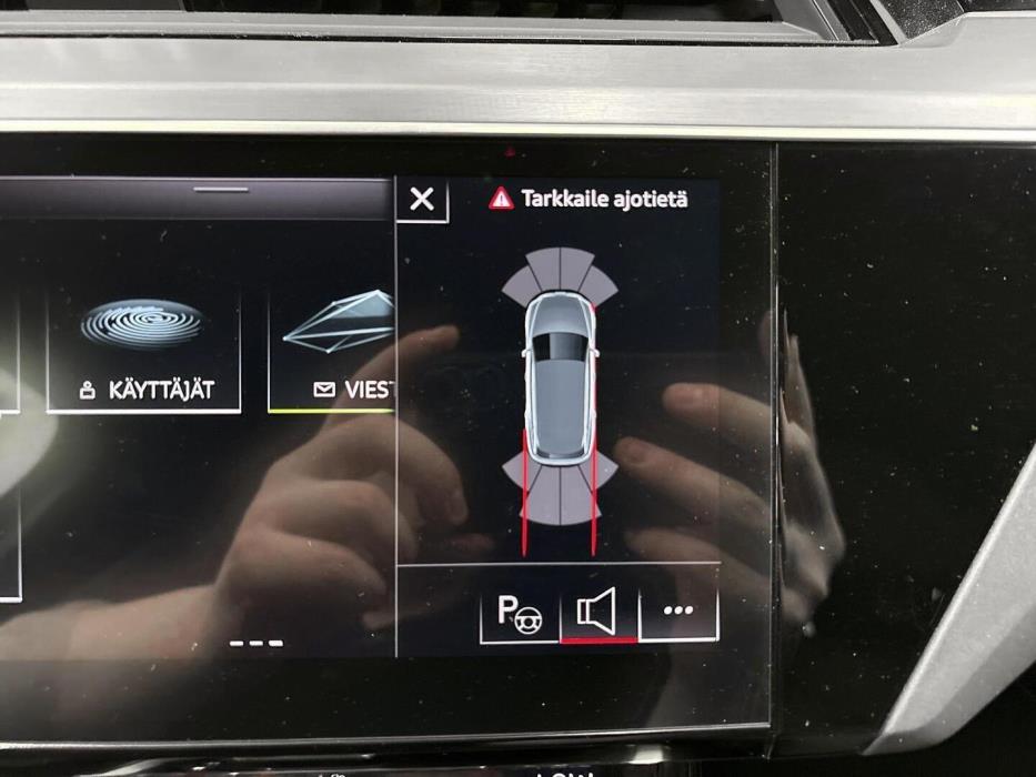 AUDI e-tron 2022