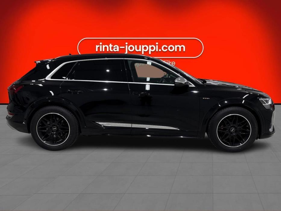 AUDI e-tron 2022