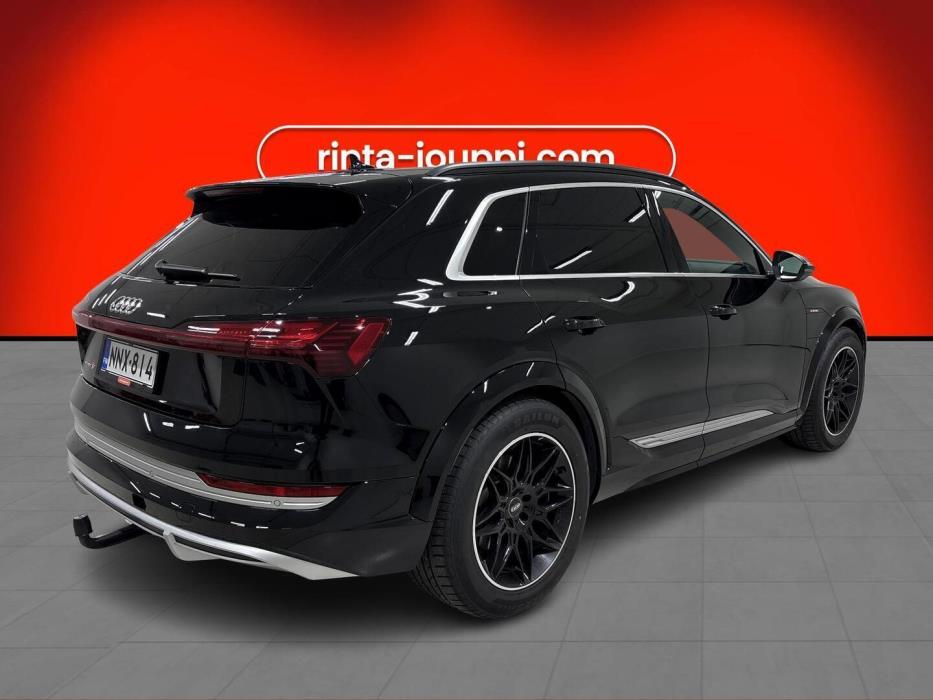 AUDI e-tron 2022