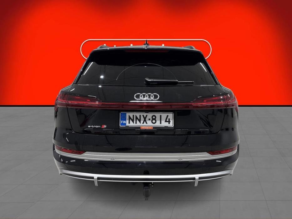 AUDI e-tron 2022