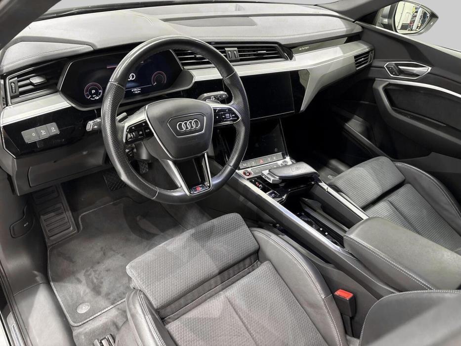 AUDI e-tron 2022