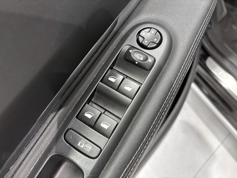 PEUGEOT 3008 2014
