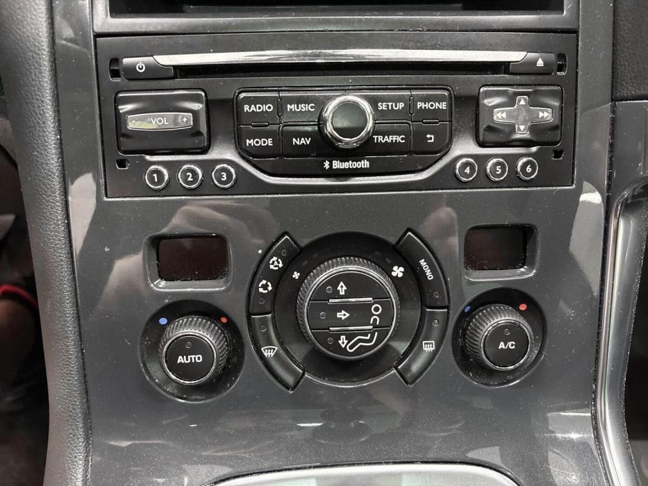 PEUGEOT 3008 2014