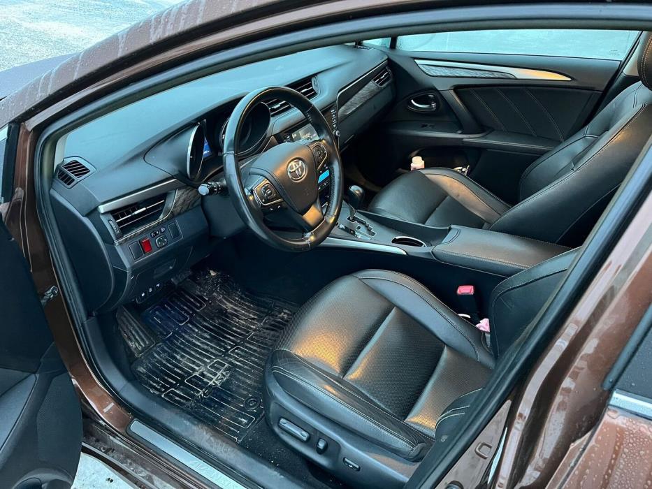 TOYOTA Avensis 2016