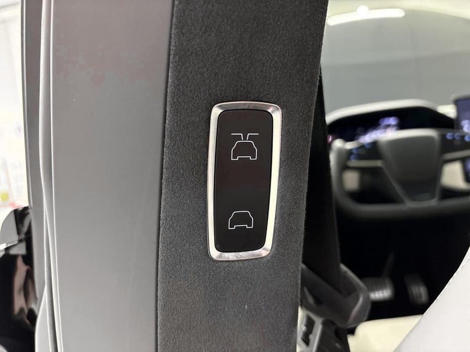 TESLA Model X 2023