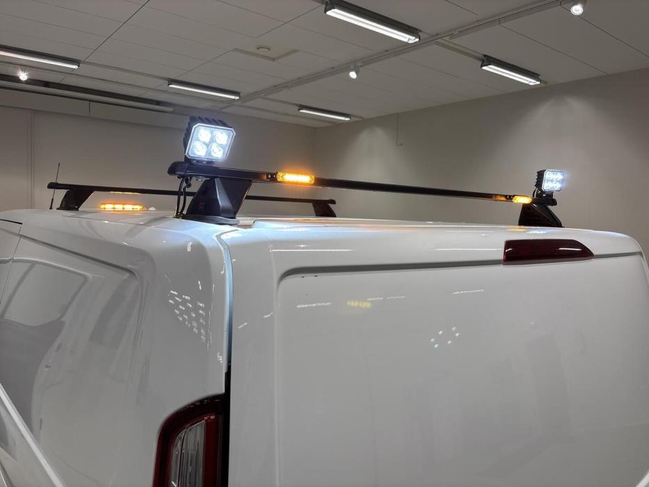 FORD TRANSIT CUSTOM 2023