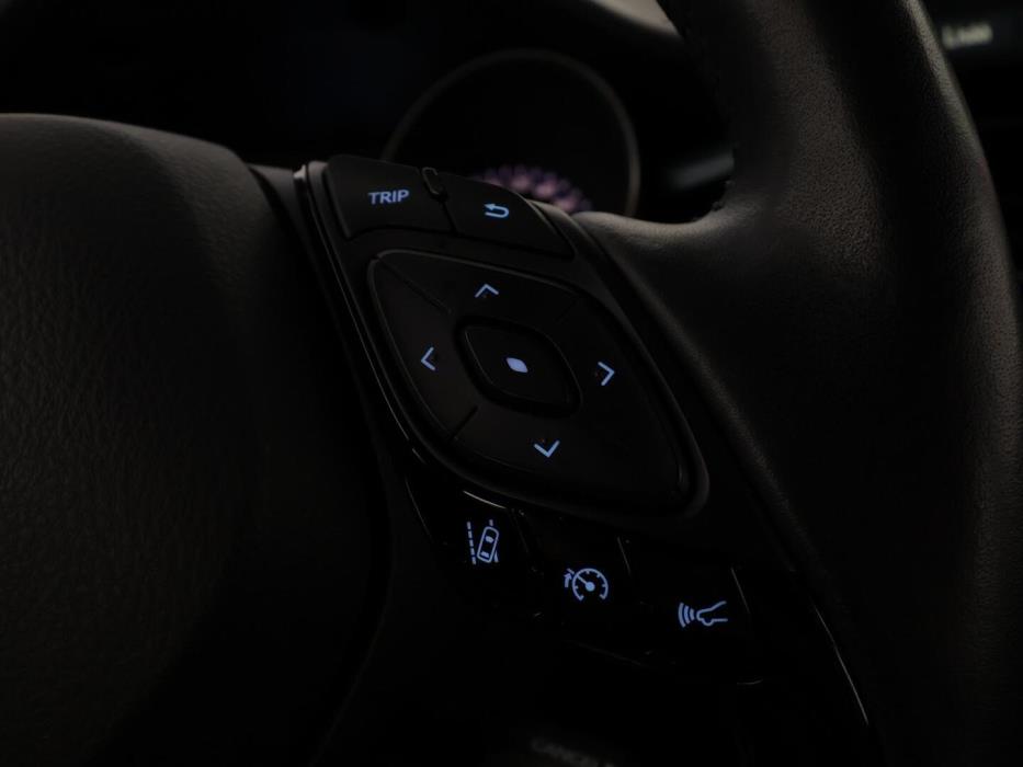 TOYOTA C-HR 2021