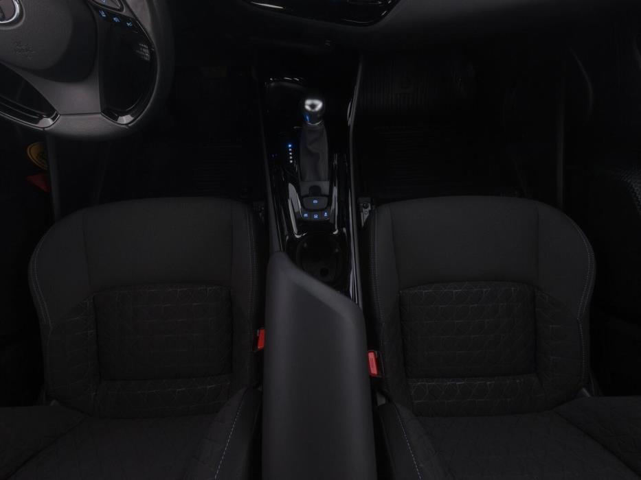 TOYOTA C-HR 2021