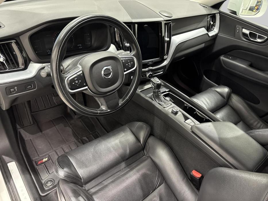VOLVO XC60 2018
