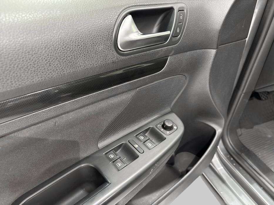 VOLKSWAGEN Golf 2010