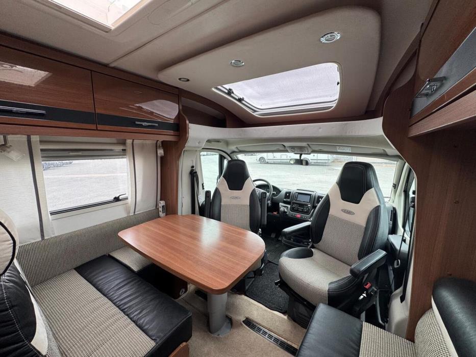 LMC CRUISER T 712 BLACK LINE 2016
