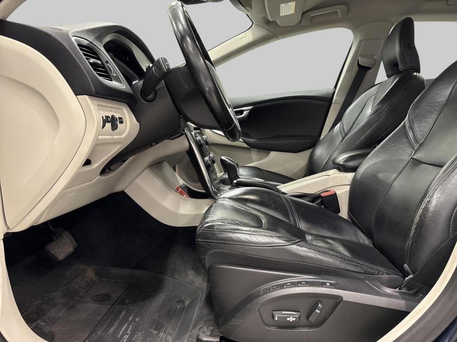 VOLVO V40 2013
