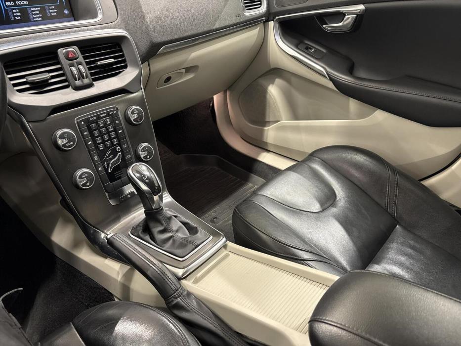 VOLVO V40 2013