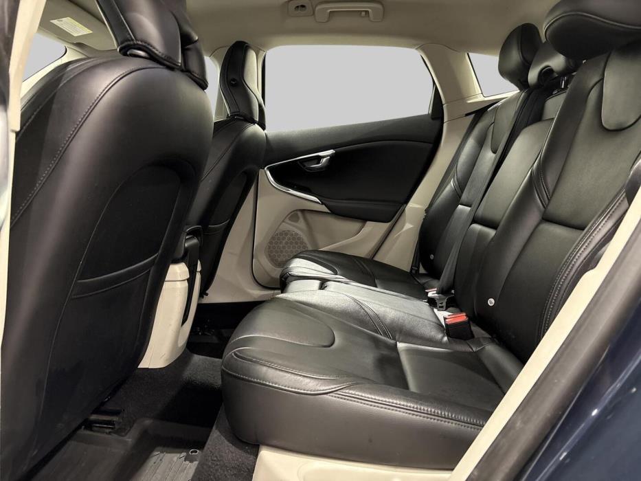 VOLVO V40 2013