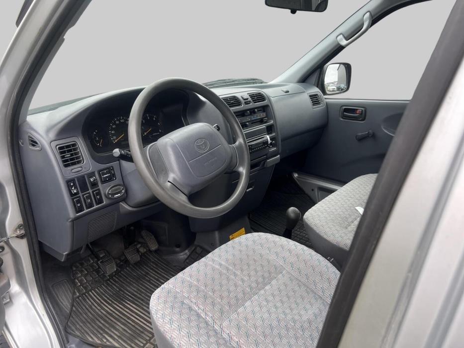 TOYOTA Hiace 2006