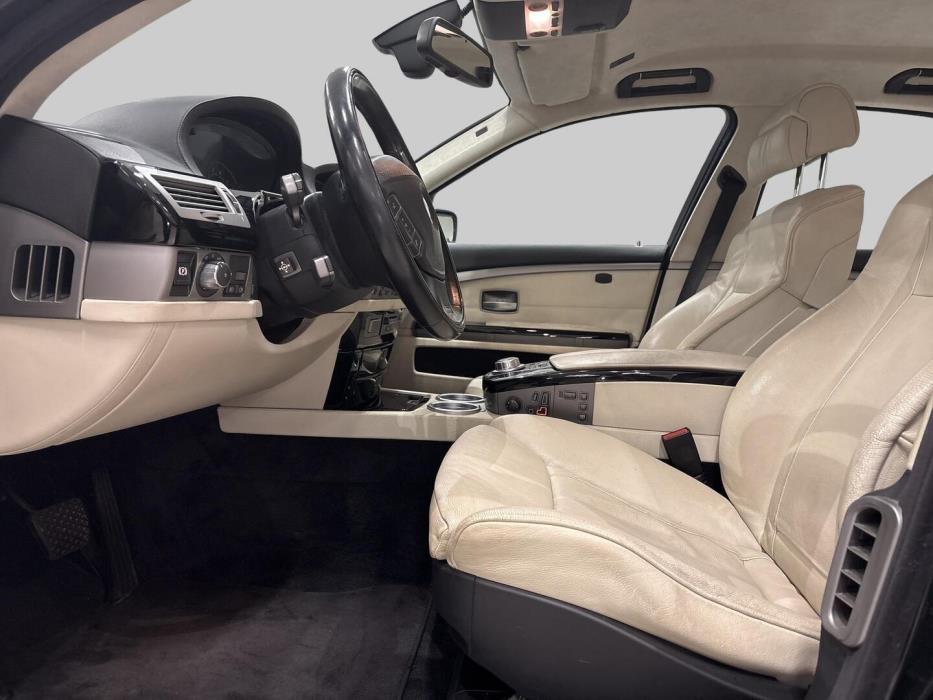 BMW 740 2006