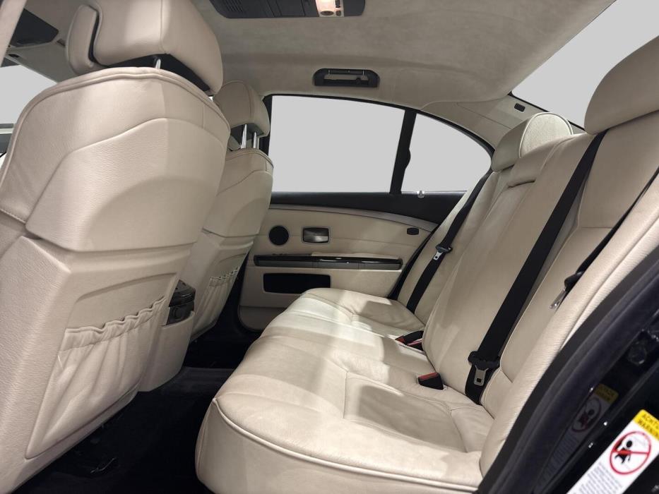 BMW 740 2006