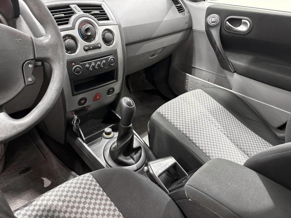 RENAULT Megane 2004
