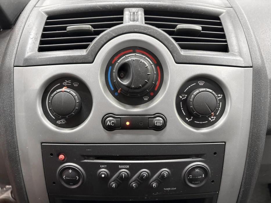 RENAULT Megane 2004