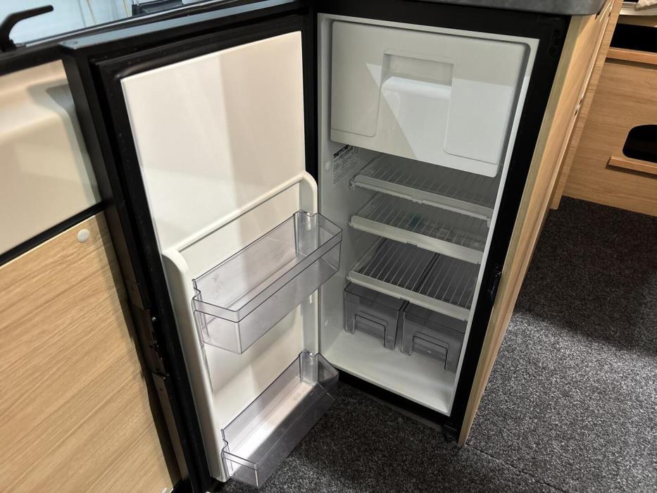 ROADCAR VAN R 640 2024