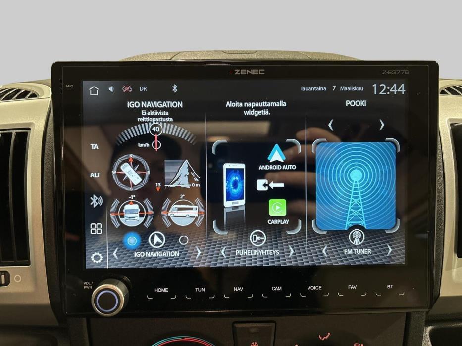 ROADCAR VAN R 640 2024