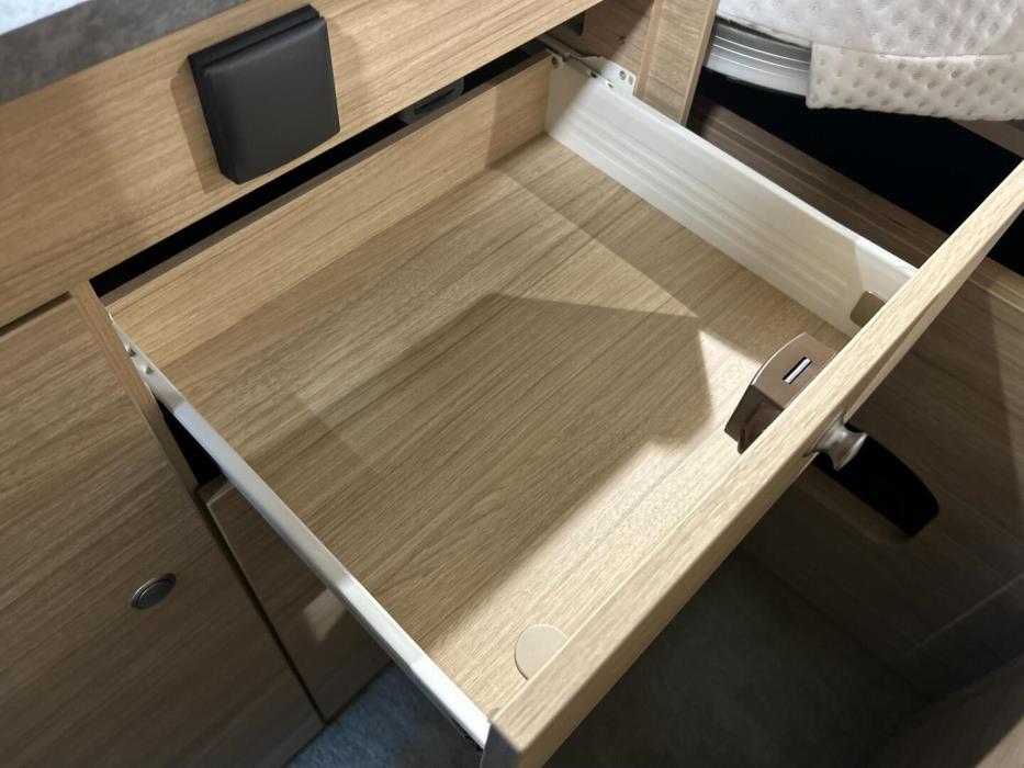 ROADCAR VAN R 640 2023