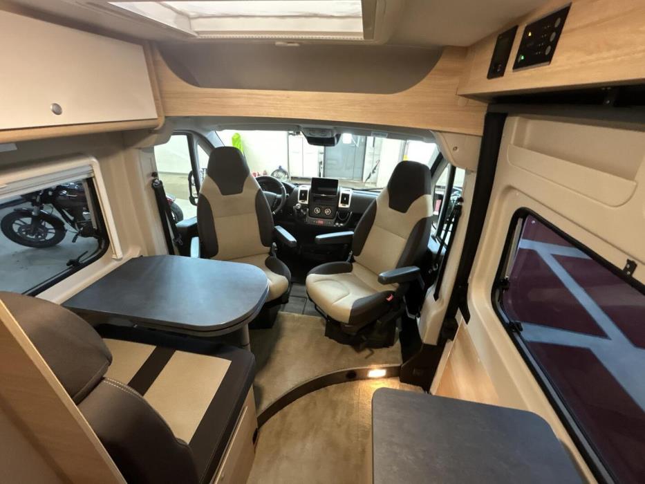 ROADCAR VAN R 640 2023