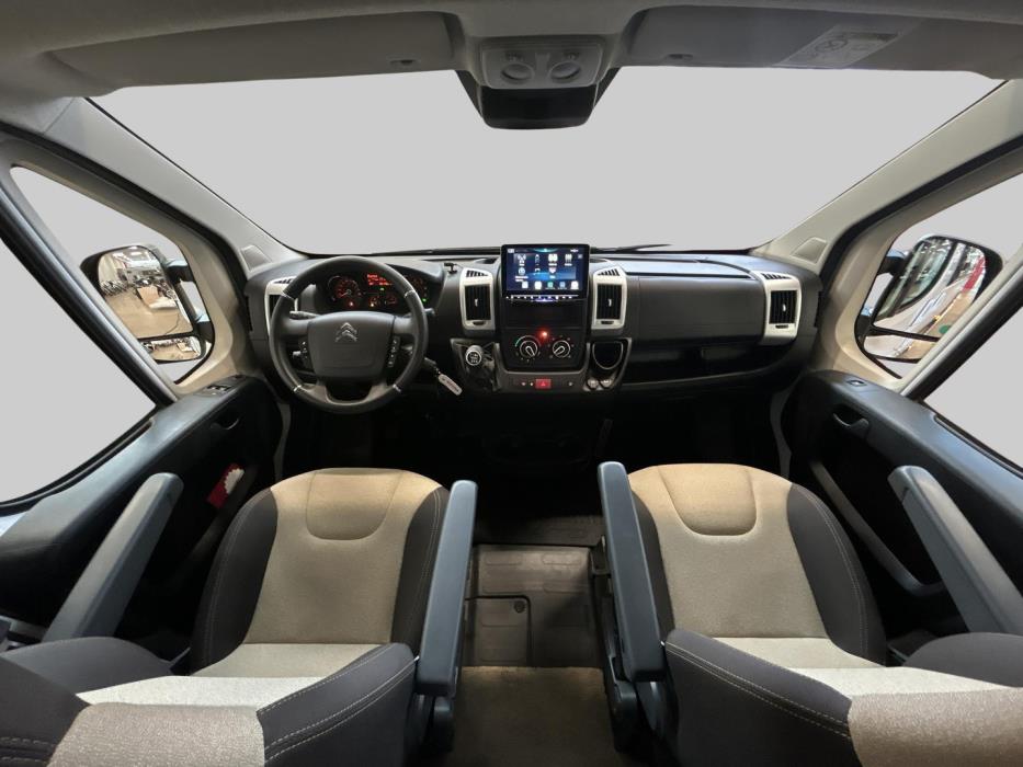 ROADCAR VAN R 640 2023