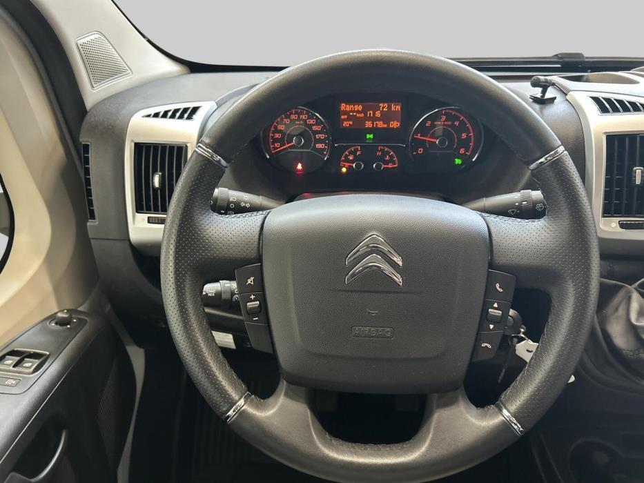 ROADCAR VAN R 640 2023