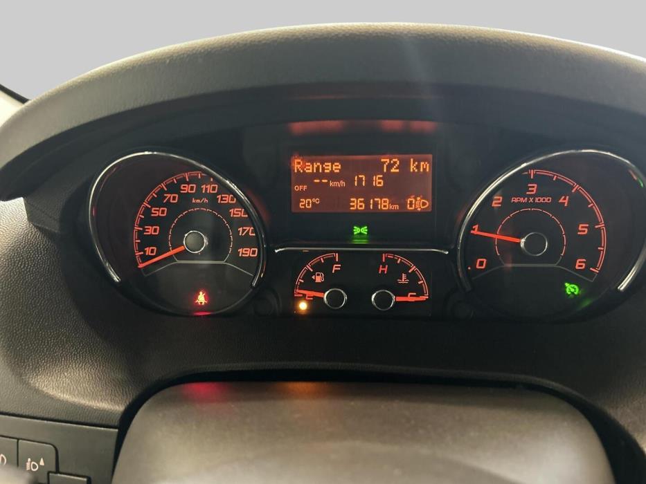 ROADCAR VAN R 640 2023