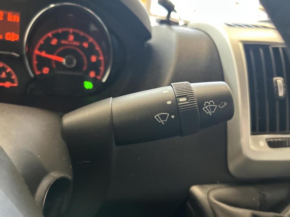 ROADCAR VAN R 640 2023