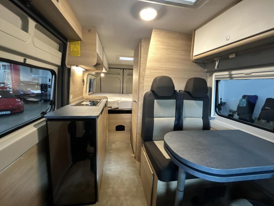 ROADCAR VAN R 640 2023