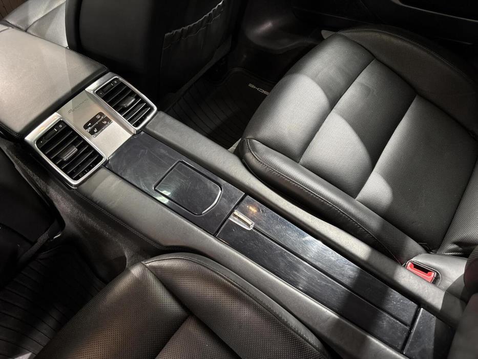 PORSCHE Panamera 2010