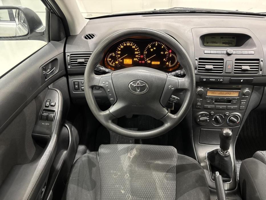 TOYOTA Avensis 2005