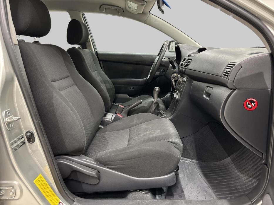 TOYOTA Avensis 2005