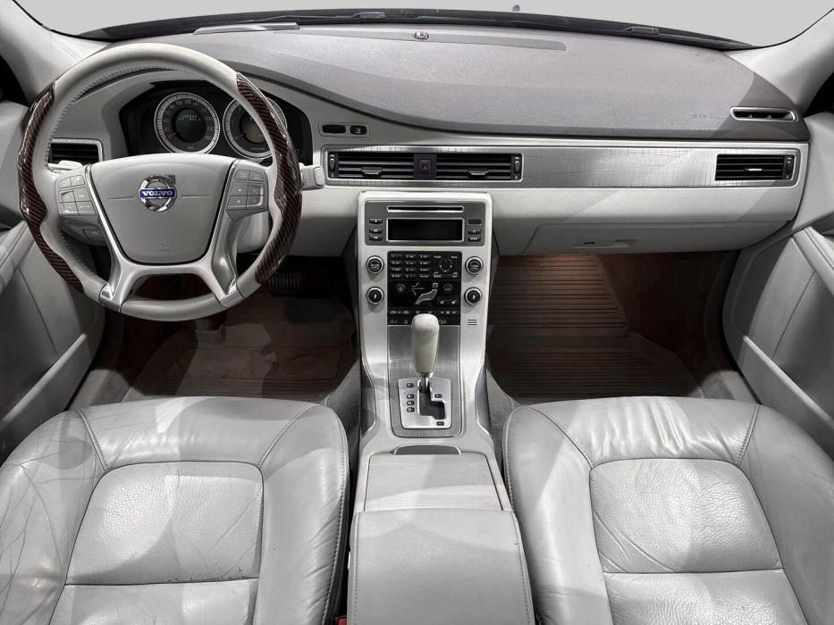 VOLVO XC70 2011