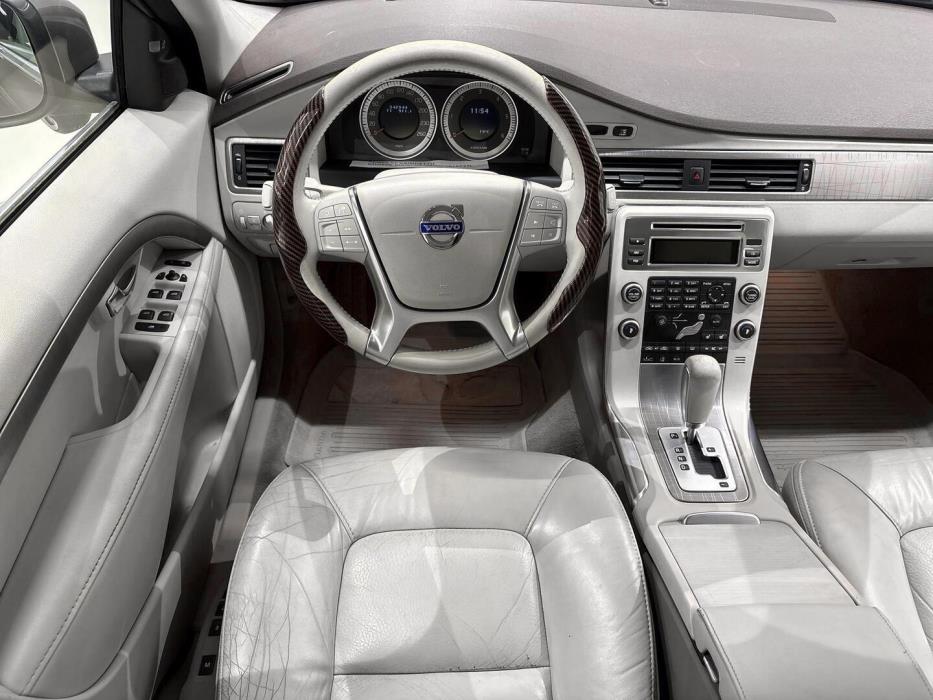 VOLVO XC70 2011