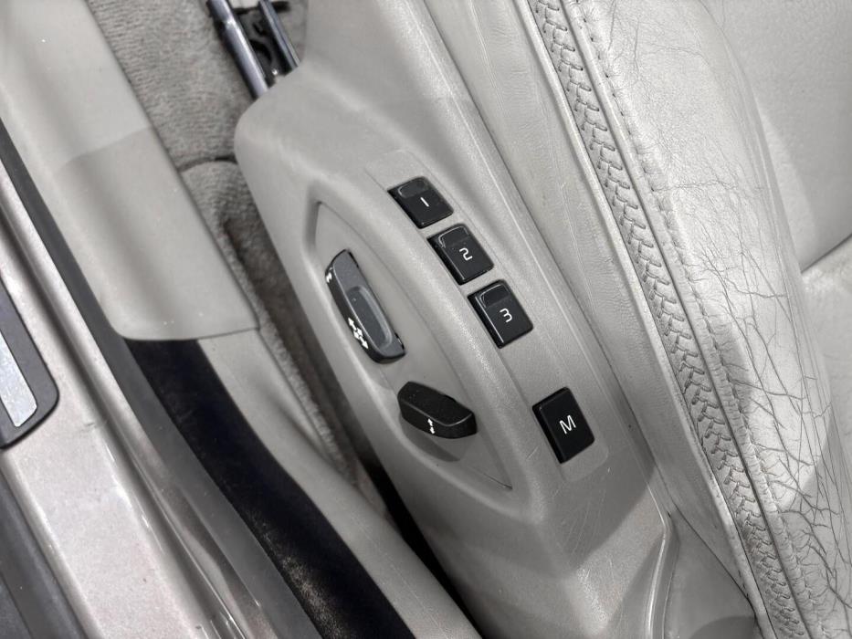 VOLVO XC70 2011