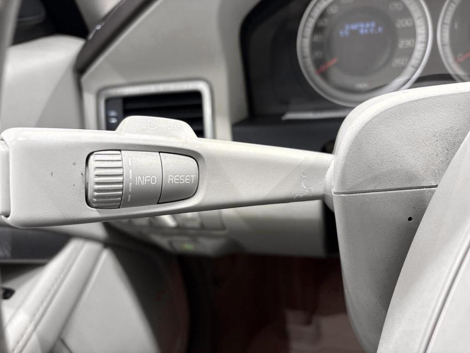 VOLVO XC70 2011