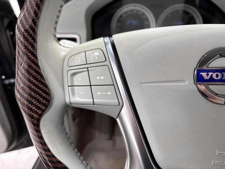VOLVO XC70 2011
