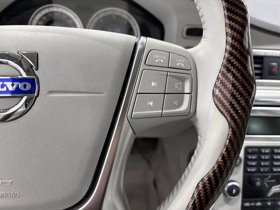 VOLVO XC70 2011